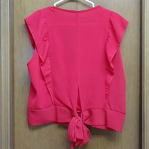 🆕GUESS Red RUFFLED WRAP TOP - Picture 3 of 7